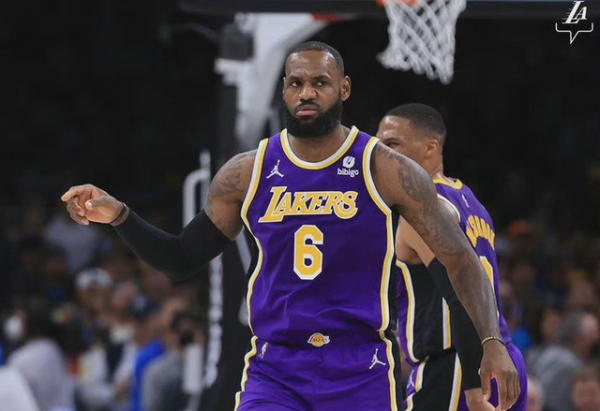 更名後湖人主場可能發生5件事：詹眉球衣退役 科比雕像豎立