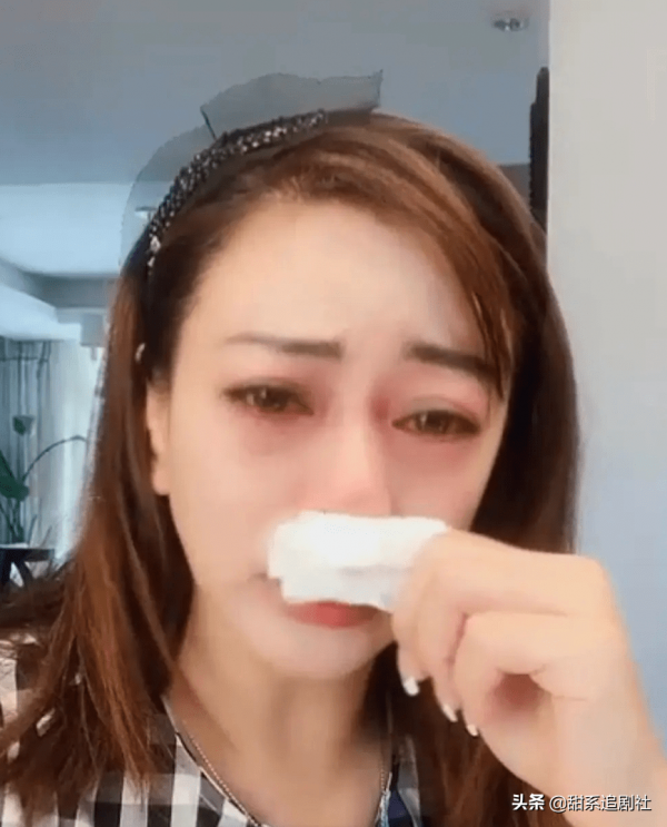 錯過《還珠》23年，原定的小燕子直播痛哭，被批“你演未必能紅”