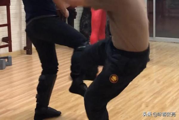 詠春拳綁腳擋低掃腿：證明詠春拳45度方向90度打擊的創拳智慧