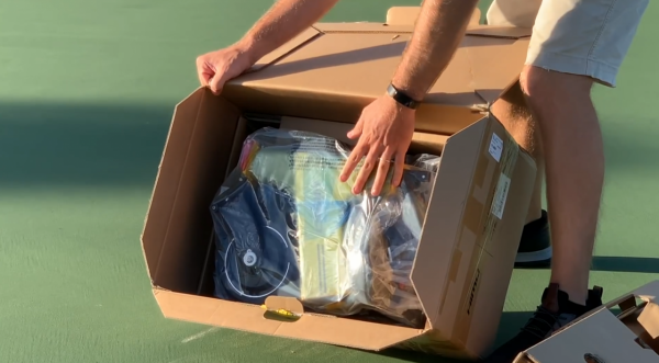 美國小夥買中國迷你電車,本來不相信質量,試駕後想轉行做代駕 美國小夥買中國迷你電車,本來不相信質量,試駕後想轉行做代駕