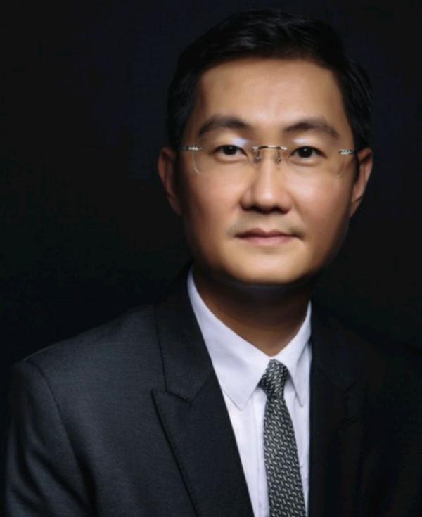 他捐了幾百億沒人誇,卻還被全國人民辱罵,他到底有什麼錯? 他捐了幾百億沒人誇,卻還被全國人民辱罵,他到底有什麼錯?