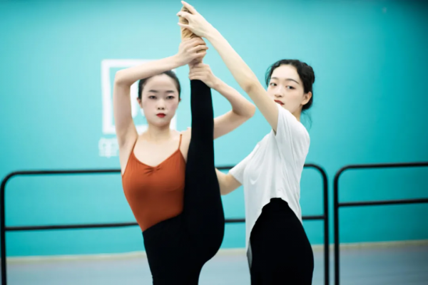 這4個方法幫助你測試軟開度，一人在家輕鬆練習軟開度