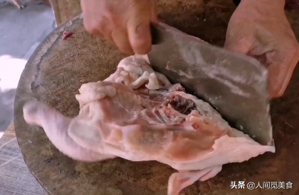 山東這位大爺太任性，17年來只做2道菜，藏得深來吃的全是回頭客