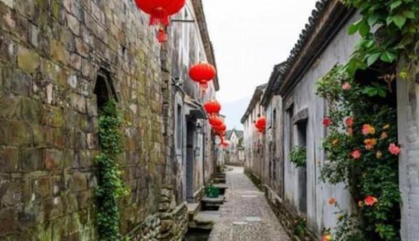 江南藏了個&OpenCurlyDoubleQuote;隱世&rdquo;古鎮，距今已有800年曆史，遊客少消費還低