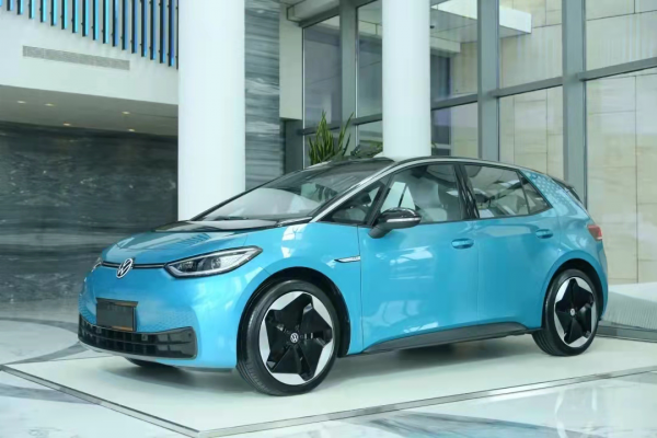 想要高品質的純電轎車,這四款都出自大廠門檻也低 想要高品質的純電轎車,這四款都出自大廠門檻也低