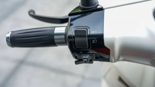 13980元，150復古踏板新格局 維多利亞 Sixties 150i靜態評測