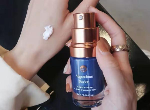 公認好用的4款“抗老面霜”：蘭蔻緊膚去皺，雅頓敏感肌也能用