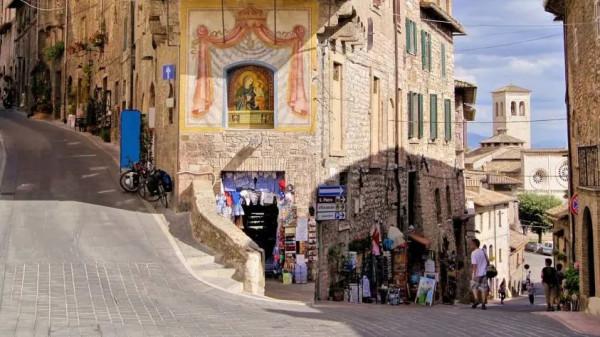 能聽到女巫唱歌的古鎮?地上地下兩種風貌的卡爾卡塔Calcata鎮 能聽到女巫唱歌的古鎮?地上地下兩種風貌的卡爾卡塔Calcata鎮