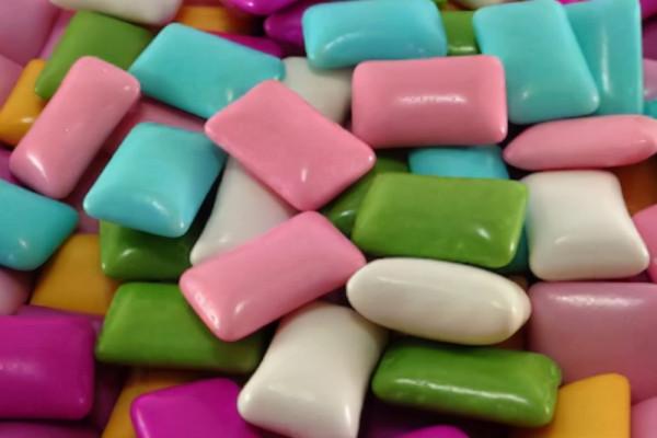 經常胃酸的人,除了服用抗酸藥物以外,9種食物或可適當吃一些 經常胃酸的人,除了服用抗酸藥物以外,9種食物或可適當吃一些