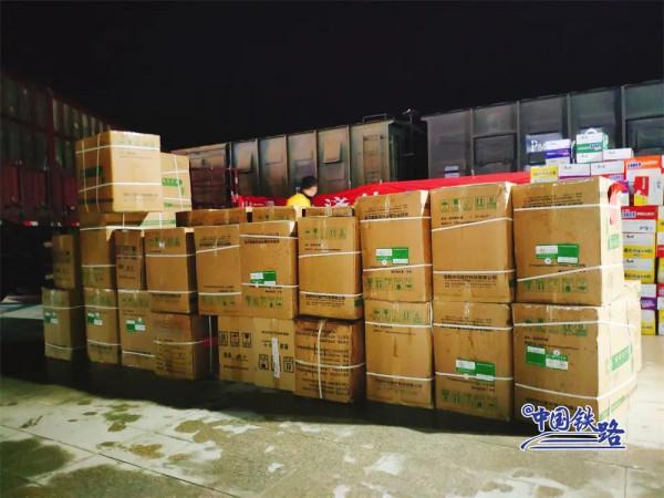 緊急馳援額濟納 緊急馳援額濟納