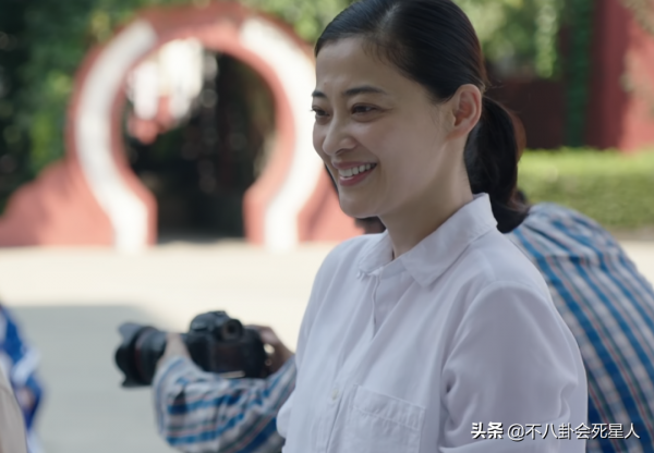 高圓圓新劇口碑爆棚，她不打針不扮嫩，打了多少中年女演員的臉？