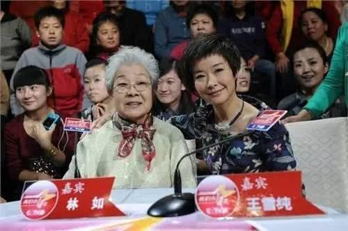 溫婉知性的王雪純，為“正大綜藝”奉獻青春，丁克29年背後有苦楚