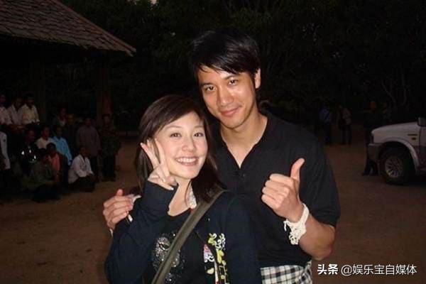 人氣主播吳宇舒大方秀與王力宏合照,網友點贊:最佳自清示範 人氣主播吳宇舒大方秀與王力宏合照,網友點贊:最佳自清示範