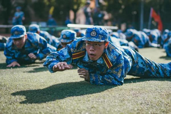因軍訓四川農大和上海交大火遍網路,卻火的如此不同!雲泥之別呀 因軍訓四川農大和上海交大火遍網路,卻火的如此不同!雲泥之別呀