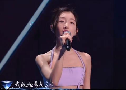 雙十一晚會:易烊千璽像猴、周冬雨性感失敗,金晨唐裝一舞太驚豔 雙十一晚會:易烊千璽像猴、周冬雨性感失敗,金晨唐裝一舞太驚豔