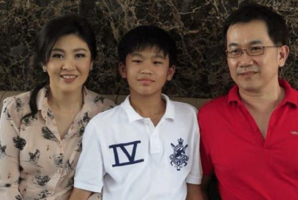 54歲英拉好福氣：相伴25年的男友在家等她，長兄如父護她半生周全