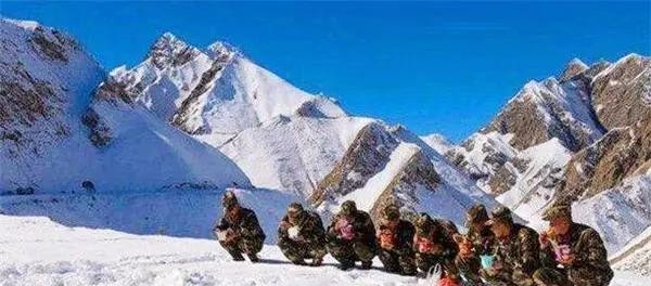 那個胸前掛滿軍功章,長跪亡妻墳前的解放軍戰士,他現在還好嗎? 那個胸前掛滿軍功章,長跪亡妻墳前的解放軍戰士,他現在還好嗎?