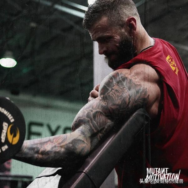 死磕訓練十分累，為什麼別人的肌肉像“超跑”那麼快合成？