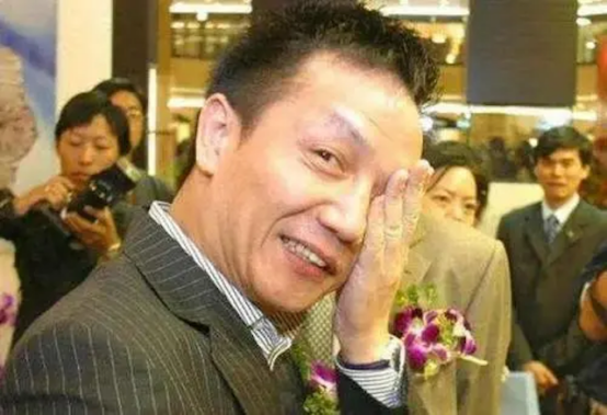 上海首富周正毅：創業階段遇貴人成富豪，鋃鐺入獄後卻穩賺30億
