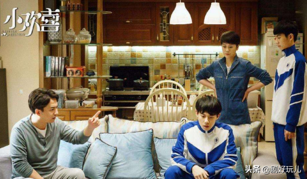 黃磊用三部劇構建了自己的“小宇宙”，新劇開播就拿下收冠