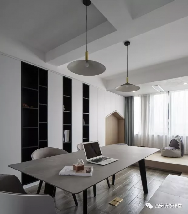 客廳不要傳統，長條桌布局可好？