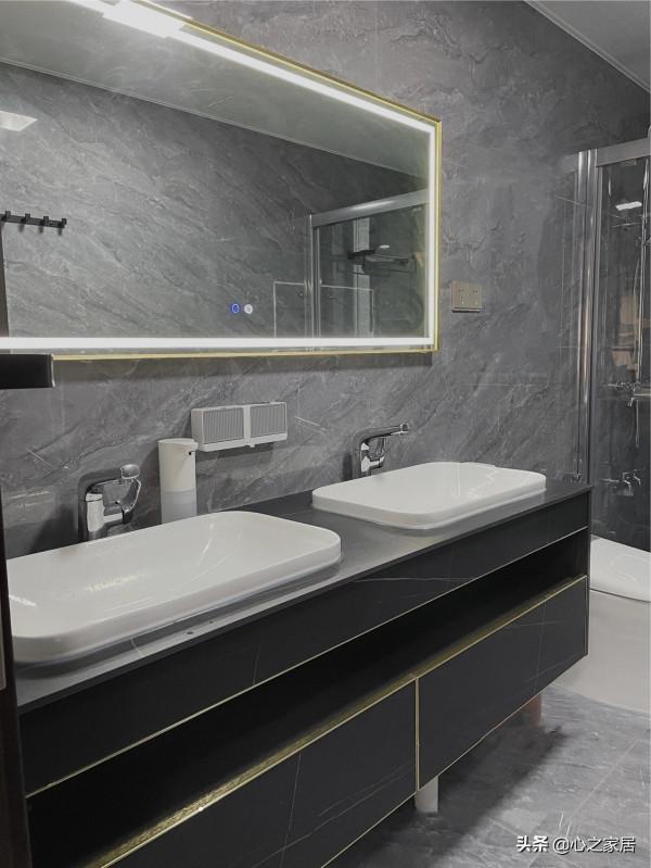 120㎡的家主衛改成衣帽間，客衛設計雙槽浴室櫃，滿足心願和使用