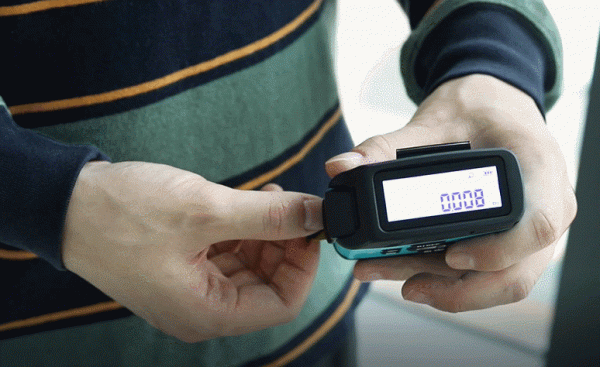 廣東包租公有多精明？平時看房自帶“EDC神器”，有錢人就是講究