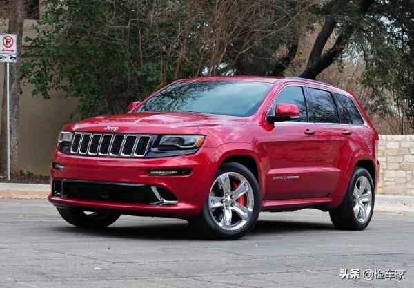 曾經的&OpenCurlyDoubleQuote;最速SUV&rdquo;，這輛6&period;4排量的JEEP大切諾基，還值45萬嗎？