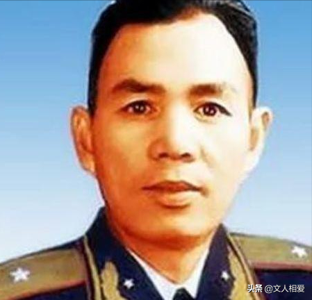 丁盛鏖戰靈官殿，手下一位連長打得只剩21人榮立大功，後來授上將