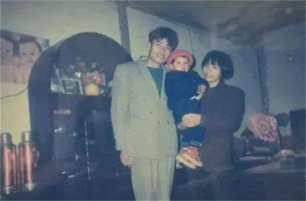 女子帶前夫改嫁16年，住在同一屋簷下，兩任丈夫成好兄弟