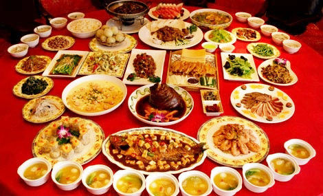 每天600斤食物，一頓飯100道菜，穿越回古代當皇上你能吃到啥？