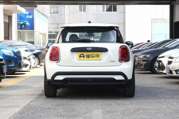 評測MINI，定位3門4座兩廂車，配1.5T渦輪引擎，燃油經濟性不錯