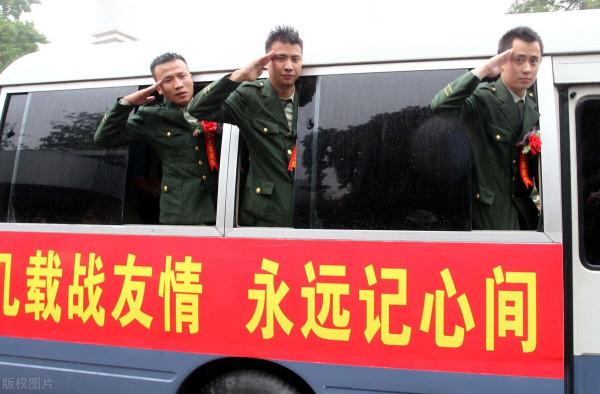 剛剛退伍的老兵,會出現哪些不習慣的情況?小張現在就有點不習慣 剛剛退伍的老兵,會出現哪些不習慣的情況?小張現在就有點不習慣