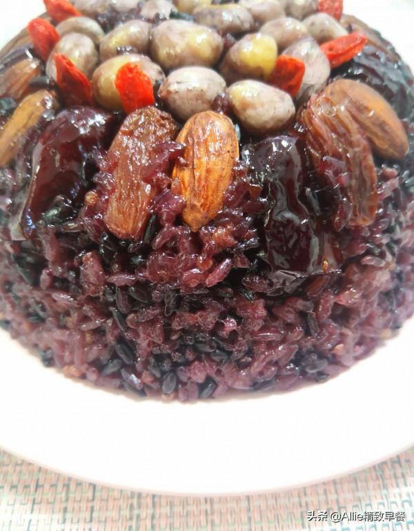 八寶飯的升級版，用雜糧搭配這幾樣，香甜軟糯又飽腹，成品真好看