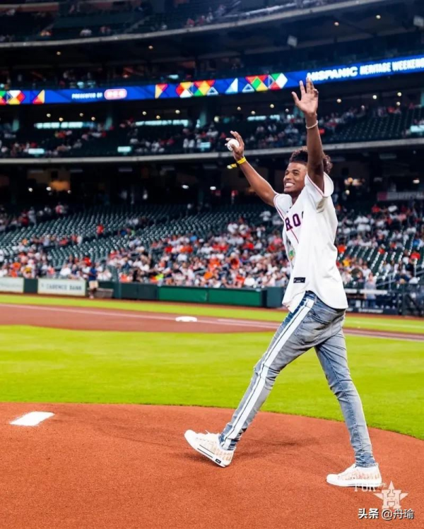 NBA日報:考神參加濃眉婚禮,進步最大球隊勇士,本西留隊可能大 NBA日報:考神參加濃眉婚禮,進步最大球隊勇士,本西留隊可能大