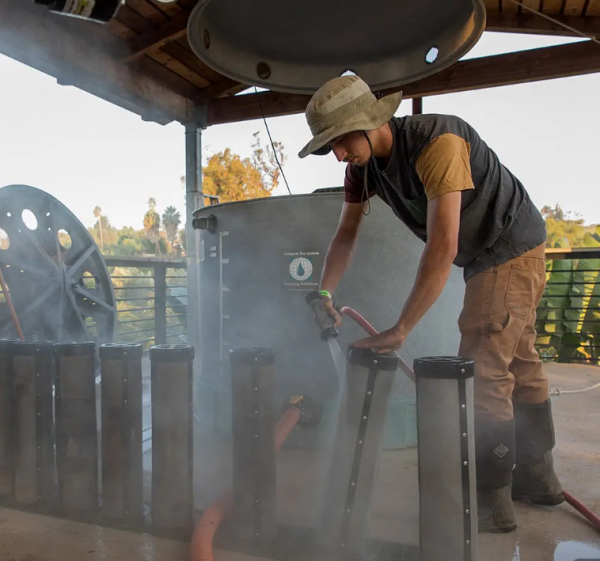 2010年,小夫妻買下1200畝荒地,只為一隻流浪狗,8年後年入千萬 2010年,小夫妻買下1200畝荒地,只為一隻流浪狗,8年後年入千萬