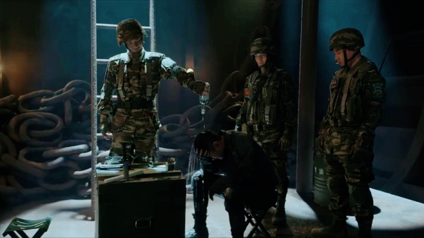 《王牌部隊》感情戲好過癮！顧一野用計牛滿倉，利用江南征亂高粱