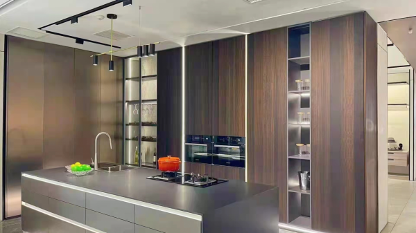 一門到頂衣櫃怎麼做才好看？看完這些細節再打櫃子，鄰居都來羨慕