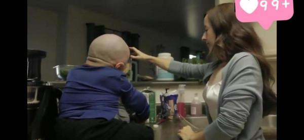 國外一名靚麗女子嫁給身高只有85釐米侏儒男子，如今生活怎樣了