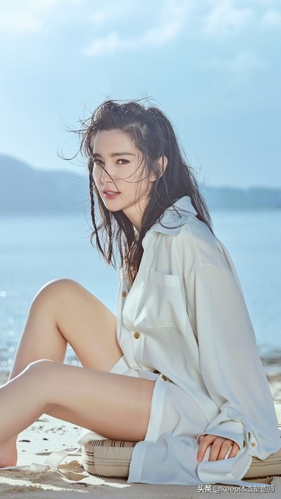 48歲李冰冰依舊驚豔,輕鬆完成豎叉體式,用瑜伽保持曼妙身材 48歲李冰冰依舊驚豔,輕鬆完成豎叉體式,用瑜伽保持曼妙身材