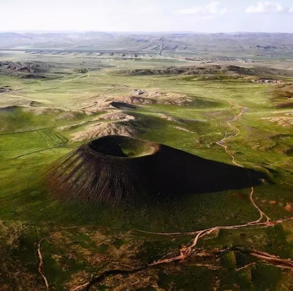 1997年，一小夥在內蒙花150元買了塊奇石，4年後專家估價9600萬