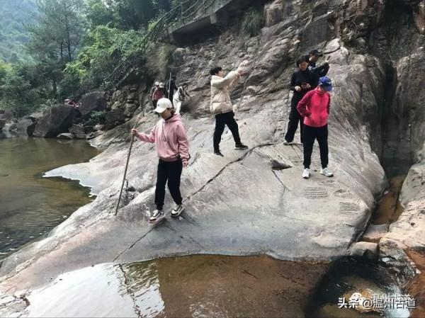 探幽臥龍峽，領略旖旎的山光水色