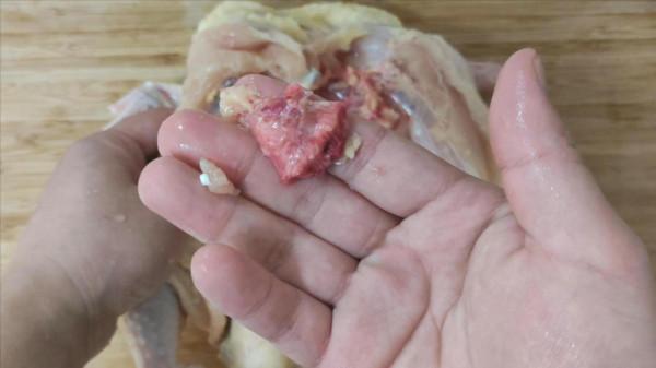 雞有8個地方毒素最重，不要亂吃，24年1級廚師講解雞不能吃的位置