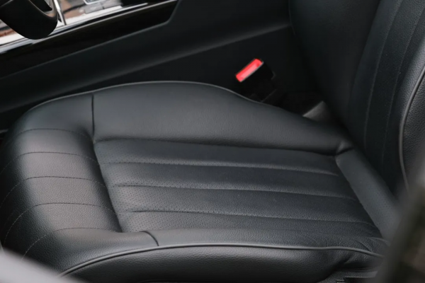 賓士 E260L:C級的價格、E級的品質、“S”級的前任 賓士 E260L:C級的價格、E級的品質、“S”級的前任