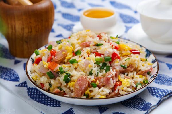 廣東人真會吃，隔夜飯這樣做，營養又健康，家人都搶著吃