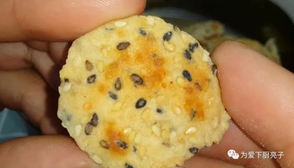 餅乾這做法和麵包一樣香，鍋裡一烙，好吃又營養，出鍋孩子搶著吃