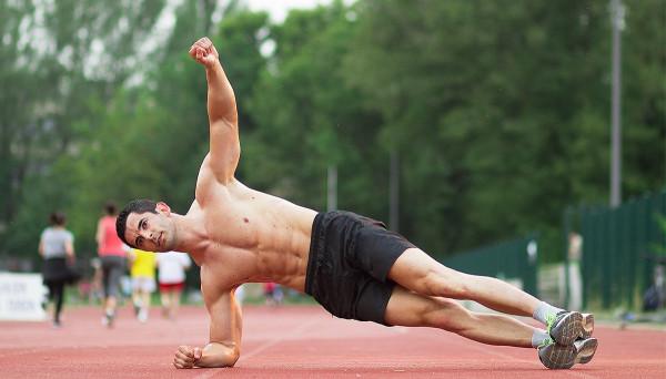 15分鐘HIIT腹肌訓練，增強跑步者的力量和耐力