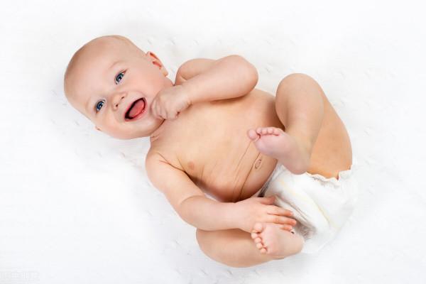 嬰兒拉完臭臭後，用水洗還是用溼巾擦？踩過坑的媽媽才知道的做法