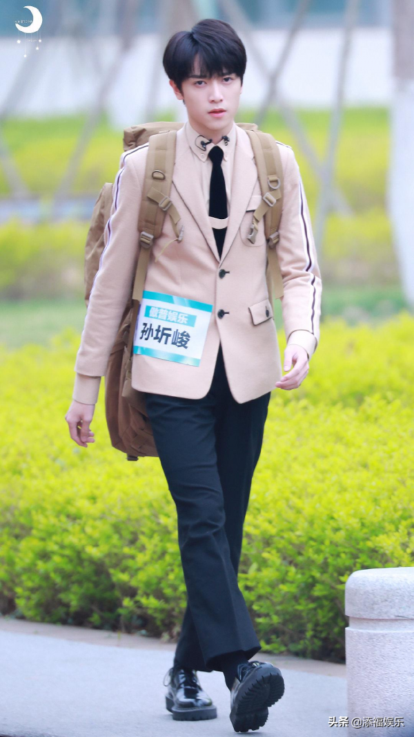 《創2》孫圻峻被曝腳踏兩條船，私下吐槽隊友，R1SE成員都被點名