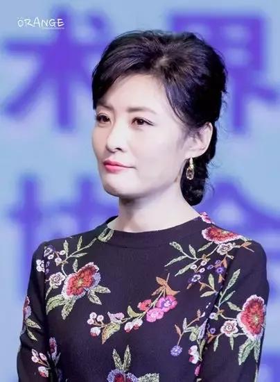 央視主持人周濤驚豔了時光寫真集 央視主持人周濤驚豔了時光寫真集